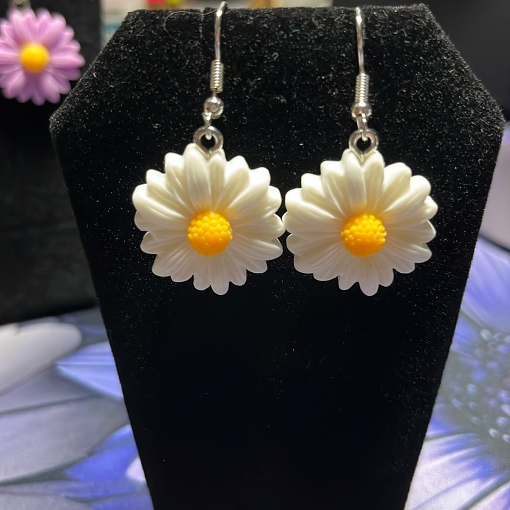 Daisy Flower Drop‎ Earrings White